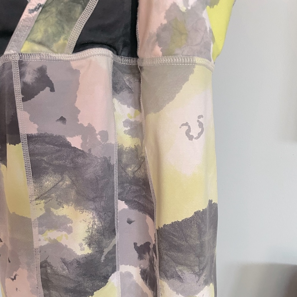LULULEMON Abstract Watercolor Print Yellow Gray Pink Tank Top size 6